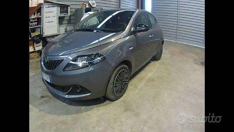 Usata Lancia Ypsilon Gold 69 CV (50 kW) 2022 Grigio Utilitaria