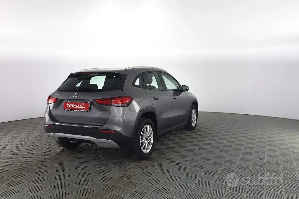 Usata Mercedes GLA200 Business 150 CV (110 kW) 2022 Grigio SUV