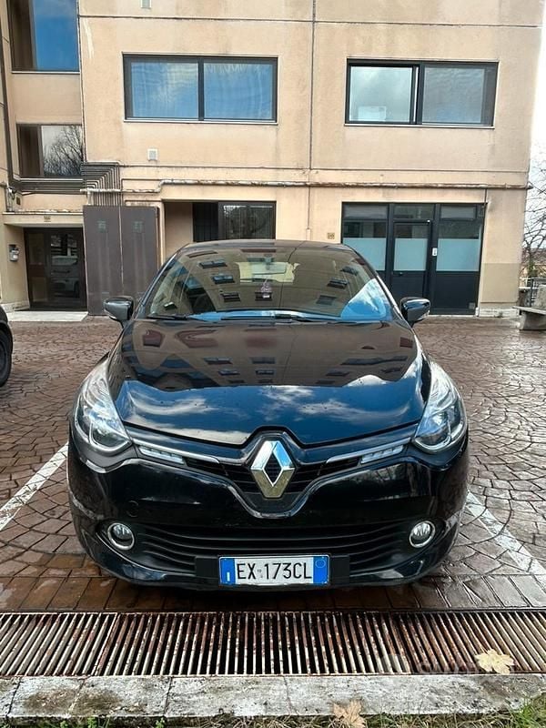 Nero Usata 2014 Renault Clio IV Tre volumi | 3000 € (Super prezzo) - Immagine 1/4