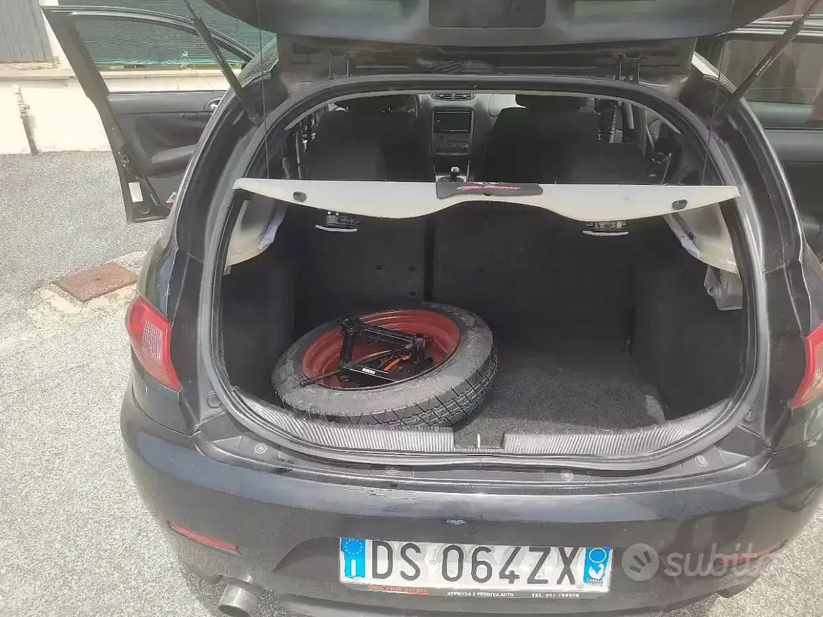 Usata Alfa Romeo 147 105 CV (77 kW) 2008 Nero Utilitaria