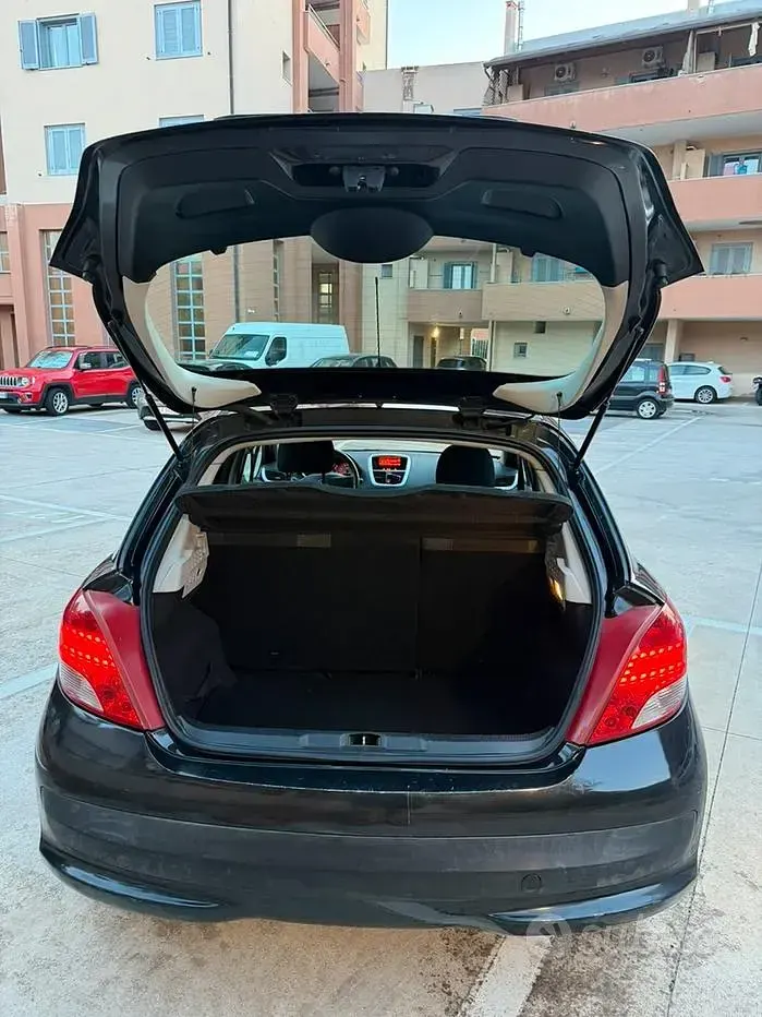 Usata Peugeot 207 68 CV (50 kW) 2010 Nero Berlina