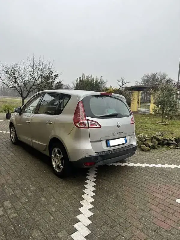 Usata Renault Scénic III Luxe 110 CV (80 kW) 2010 Monovolume