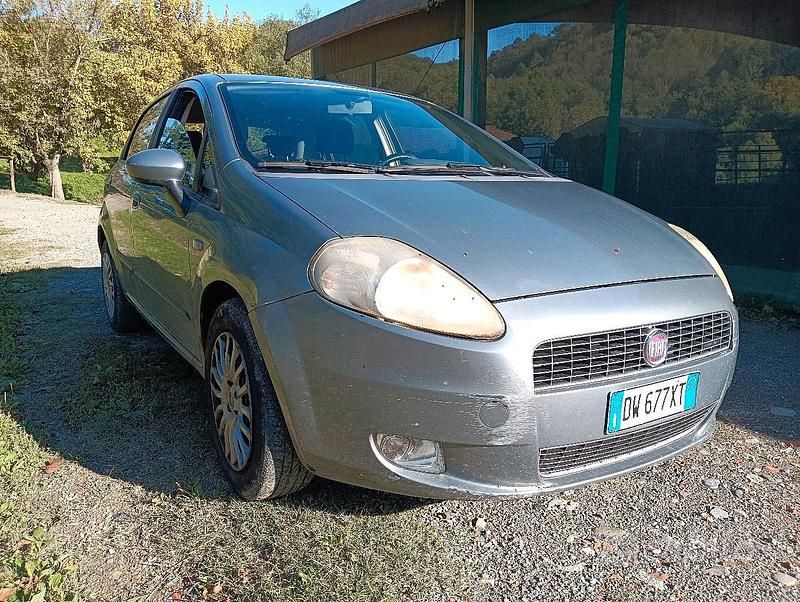 Usata Fiat Grande Punto 75 CV (55 kW) 2009 Grigio Utilitaria
