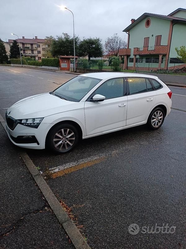Usata Skoda Scala Ambition 116 CV (85 kW) 2021 Bianco Utilitaria