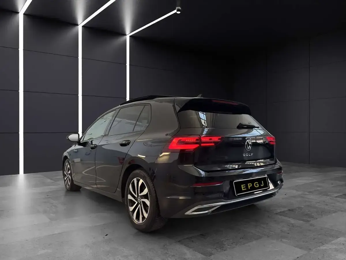 Usata VW Golf VIII Active 150 CV (110 kW) 2023 Other Berlina