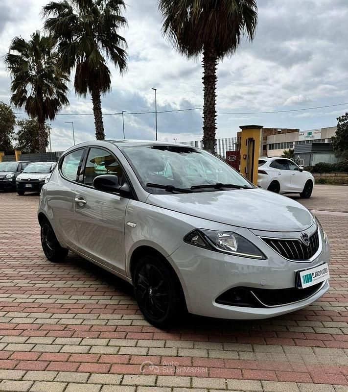 Usata Lancia Ypsilon Gold 69 CV (50 kW) 2021 Grigio Utilitaria