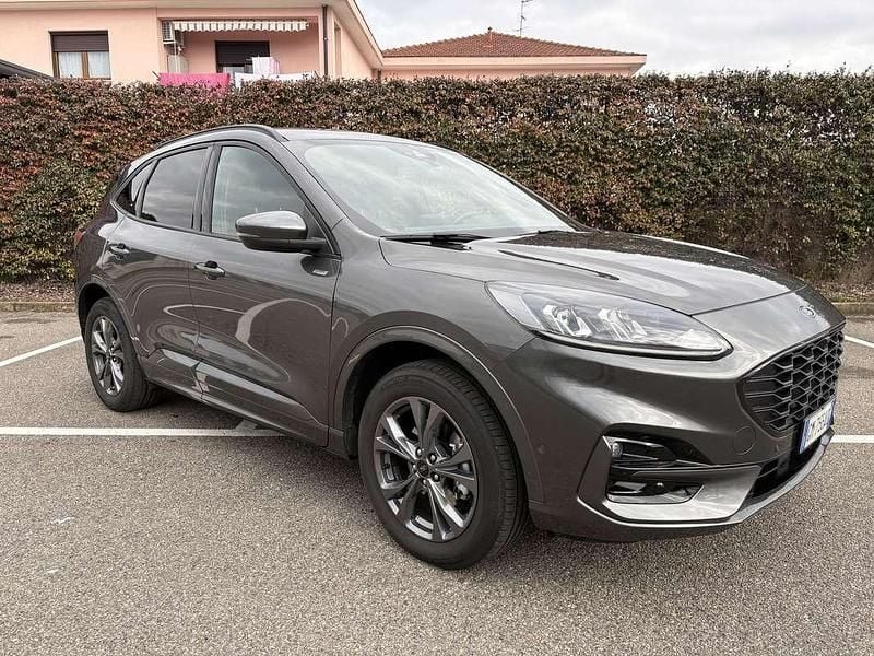 Usata Ford Kuga ST-Line 224 CV (164 kW) 2023 Grigio SUV