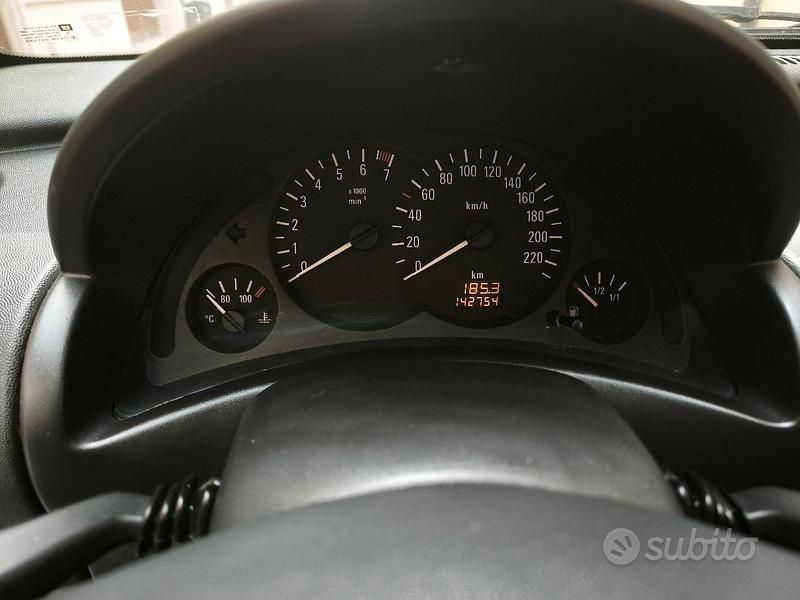 Usata Opel Corsa 58 CV (42 kW) 2001 Verde Utilitaria