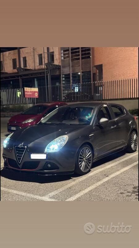 Usata Alfa Romeo Giulietta 105 CV (77 kW) 2013 Grigio Utilitaria
