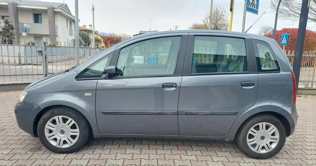 Usata Fiat Idea Active 95 CV (69 kW) 2004 Grigio Monovolume
