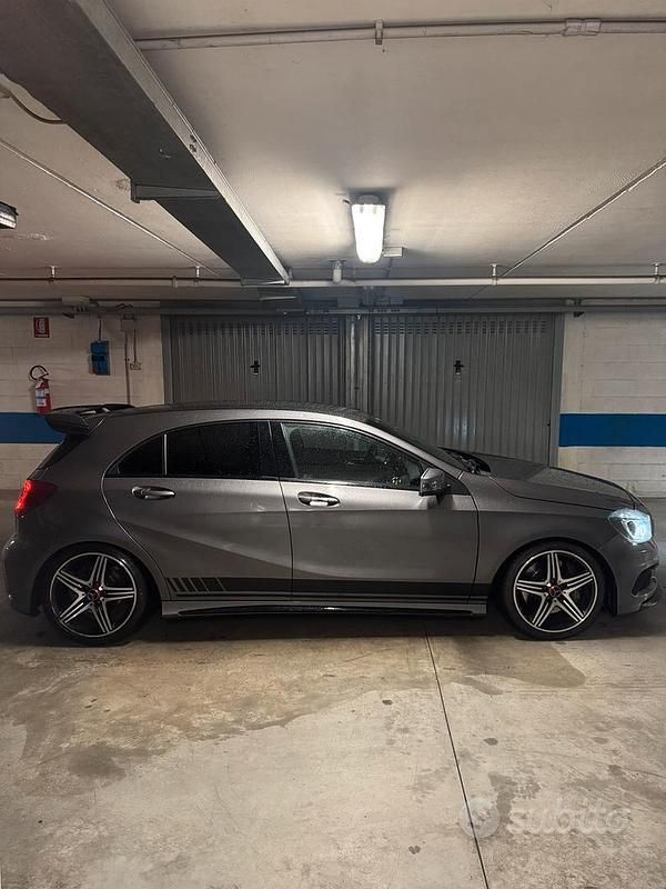 Grigio Usata 2015 Mercedes A250 AMG Tre volumi | 18.000 € - Immagine 1/4
