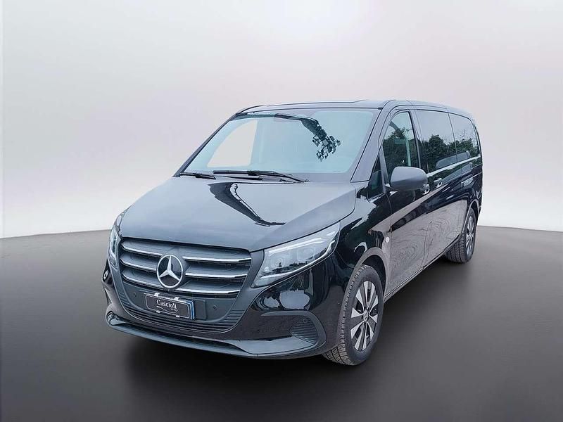 Usata Mercedes Vito 190 CV (139 kW) 2025 Obsidianschwarz metallic Furgone