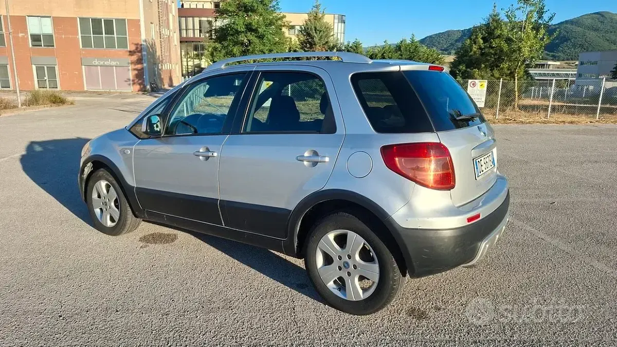 Usata Fiat Sedici Emotion 120 CV (88 kW) 2007 Grigio SUV