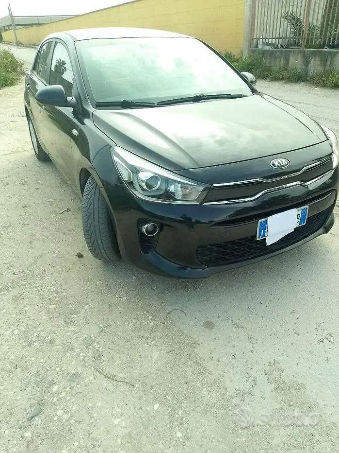Usata Kia Rio 77 CV (56 kW) 2017 Nero Berlina