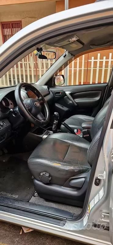 Usata Toyota RAV4 2005 Grigio SUV