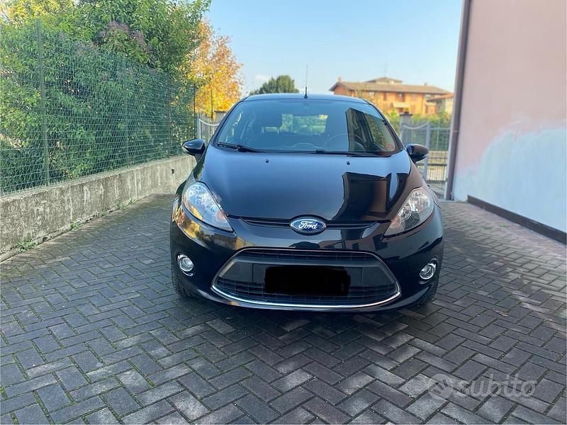 Usata Ford Fiesta Business Edition 97 CV (71 kW) 2012 Nero Berlina