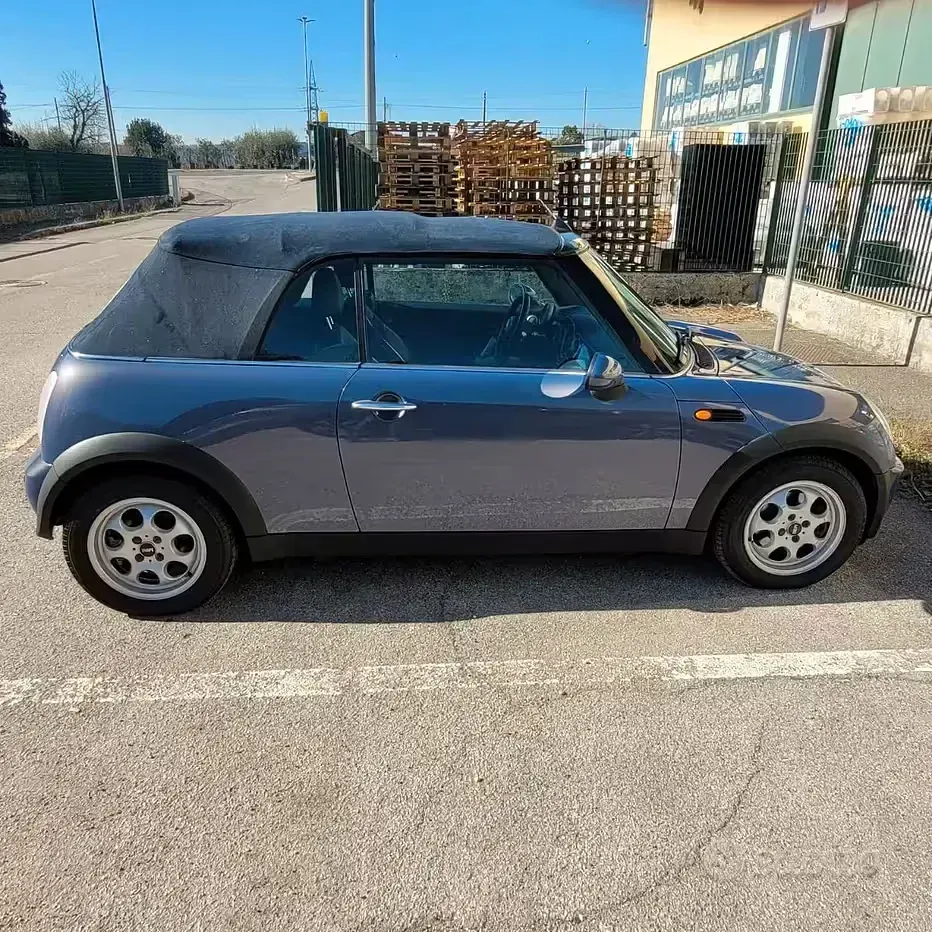 Usata Mini Cooper Cabriolet 116 CV (85 kW) 2004 Bluazzurro Cabrio
