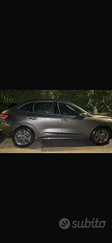 Grigio Usata 2022 Ford Kuga ST-Line SUV | 20.499 € - Immagine 1/4