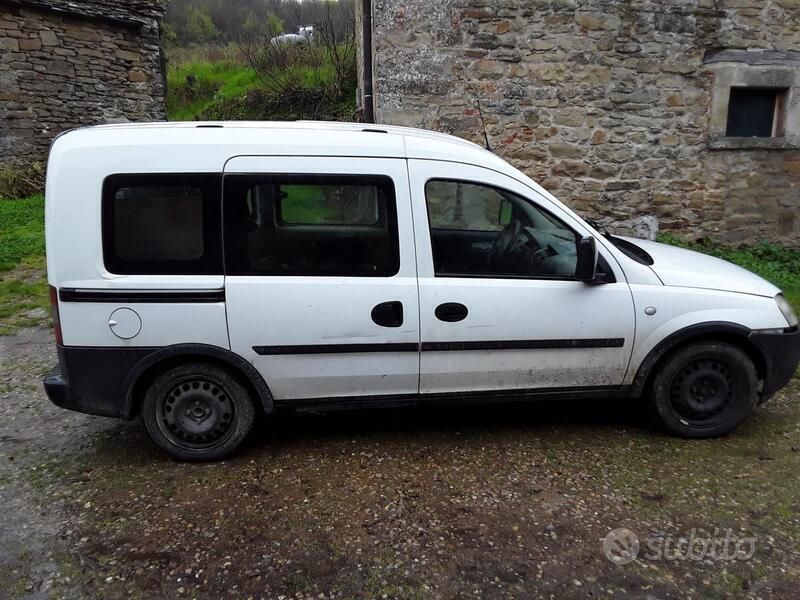 Usata Opel Combo S 97 CV (71 kW) 2006 Bianco Monovolume