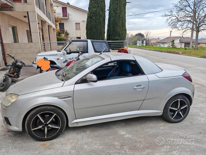 Usata Opel Tigra 90 CV (66 kW) 2006 Grigio Cabrio