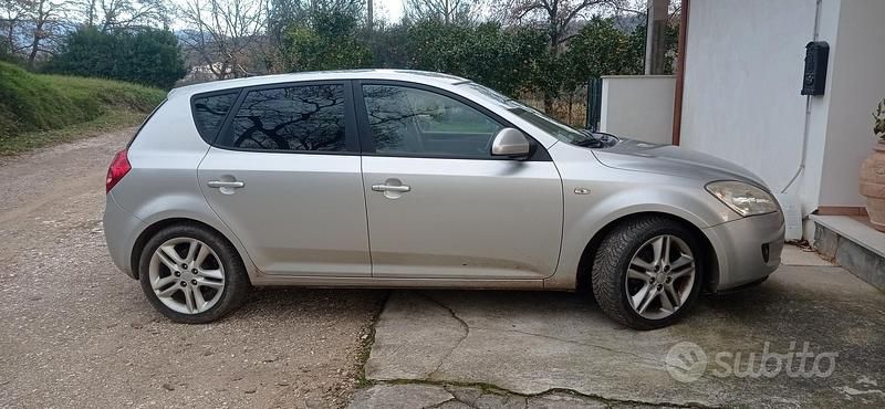 Usata Kia Ceed 115 CV (84 kW) 2007 Grigio Utilitaria
