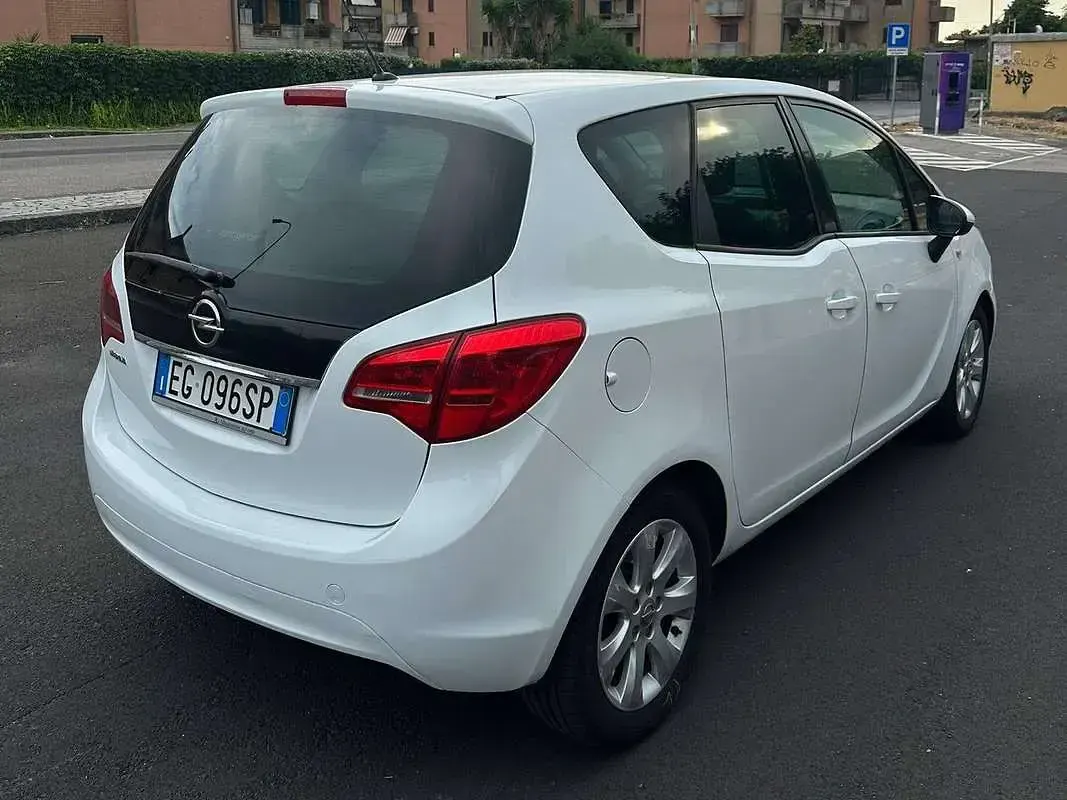 Usata Opel Meriva 95 CV (69 kW) 2011 Bianco Monovolume