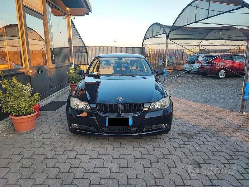 Usata BMW 320 Efficient Dynamics 150 CV (110 kW) 2005 Nero Berlina