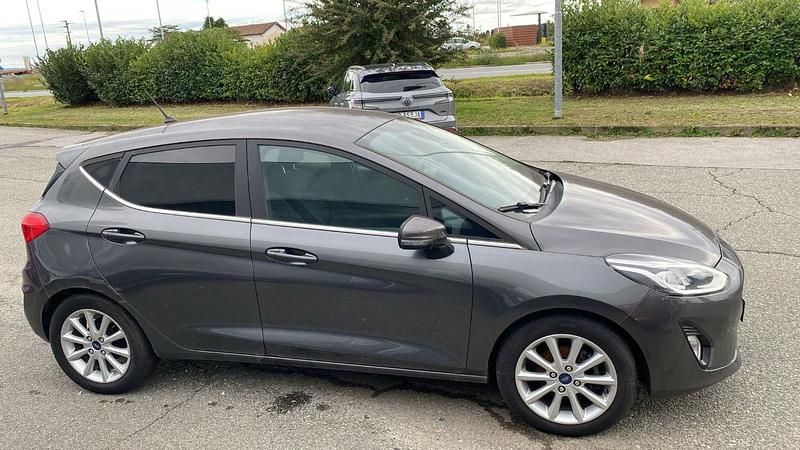 Usata Ford Fiesta Titanium 86 CV (63 kW) 2019 Grigio Utilitaria