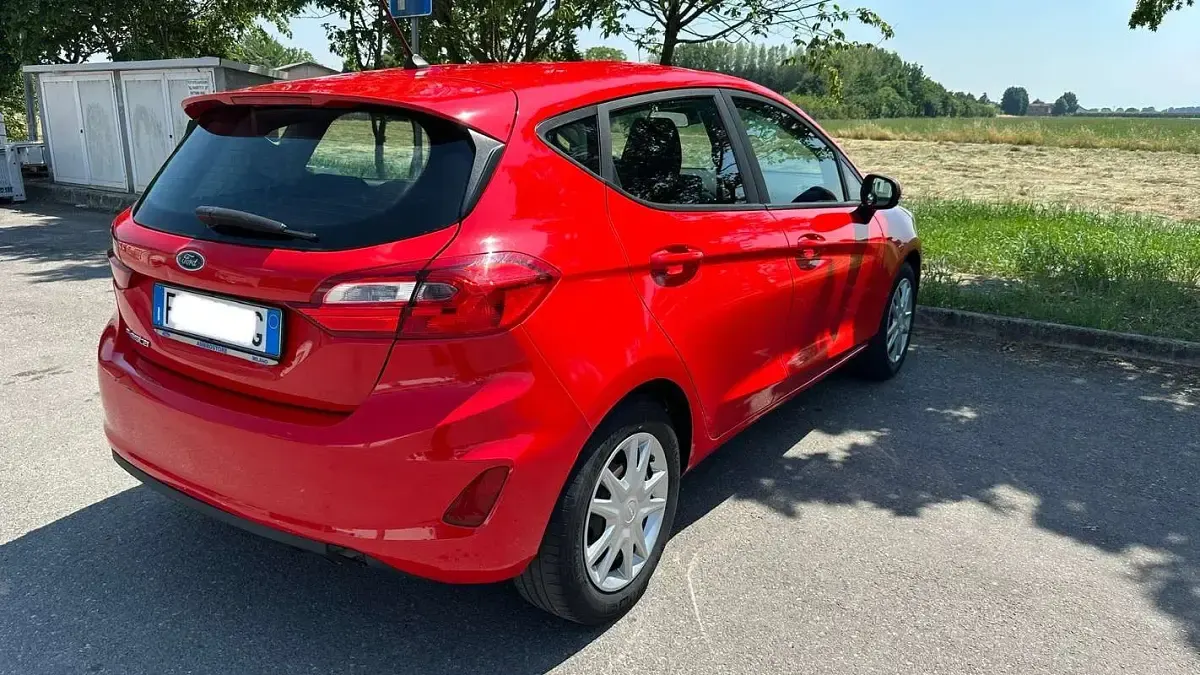 Usata Ford Fiesta 86 CV (63 kW) 2018 Rosso Utilitaria