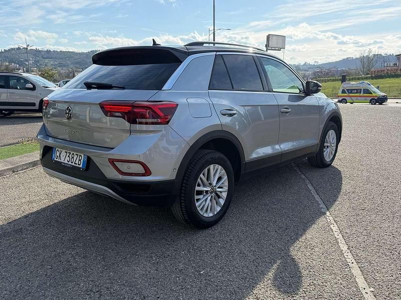 Usata VW T-Roc Life 150 CV (110 kW) 2022 Argento / tetto nero SUV