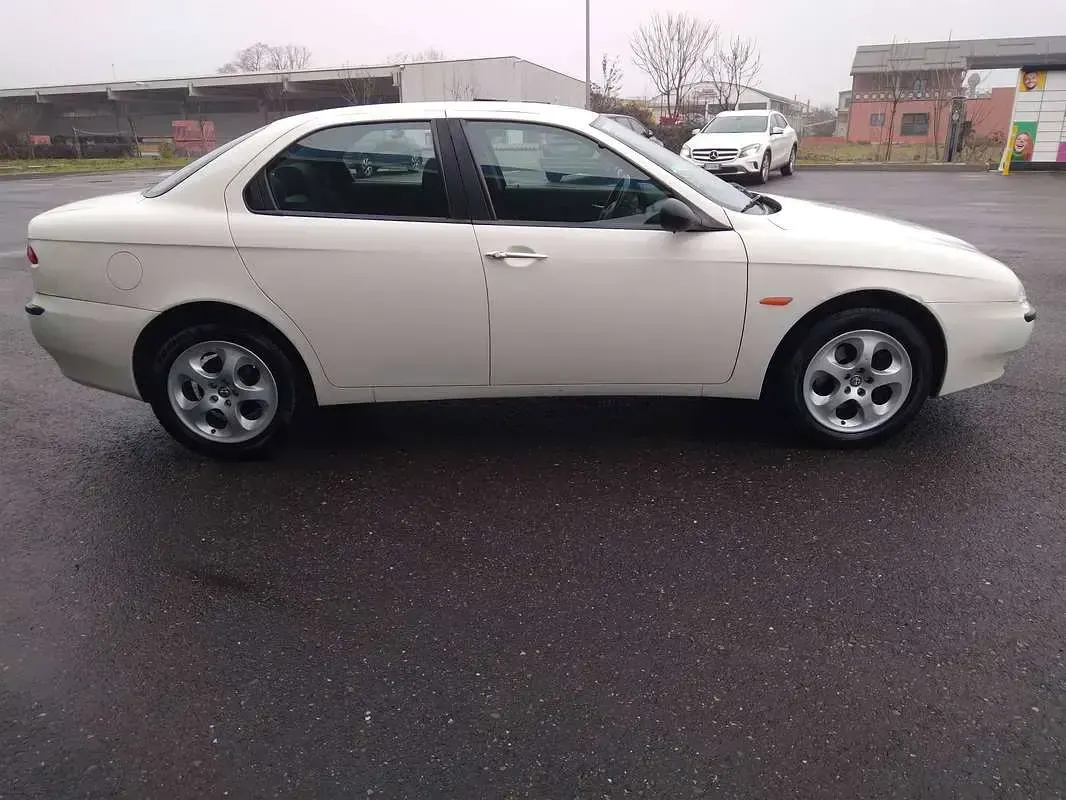 Usata Alfa Romeo 156 Distinctive 155 CV (114 kW) 2001 Beige Berlina