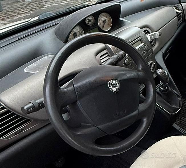 Usata Lancia Ypsilon 2003 Utilitaria