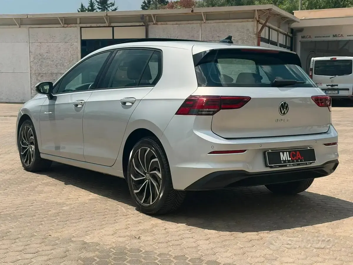 Usata VW Golf VIII Style 116 CV (85 kW) 2021 Grigio Utilitaria