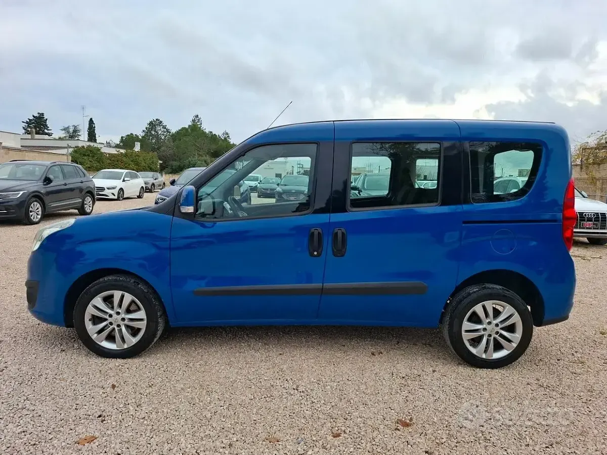 Usata Opel Combo 120 CV (88 kW) 2017 Blu Monovolume