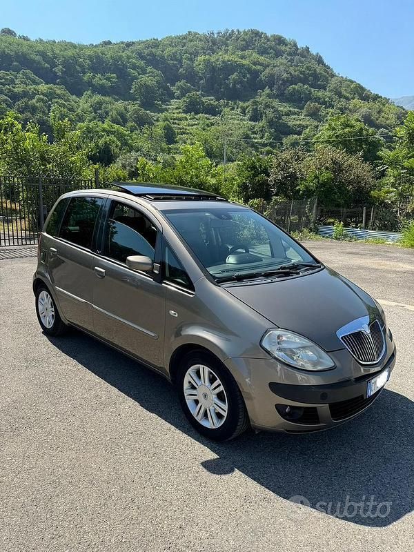 Marrone Usata 2005 Lancia Musa Monovolume | 2500 € (Ottimo prezzo) - Immagine 1/4