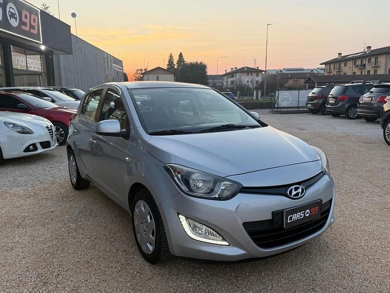Usata Hyundai i20 Edition 85 CV (62 kW) 2014 Argento Utilitaria