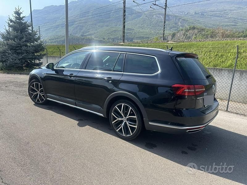 Usata VW Passat 190 CV (139 kW) 2019 Nero Station wagon