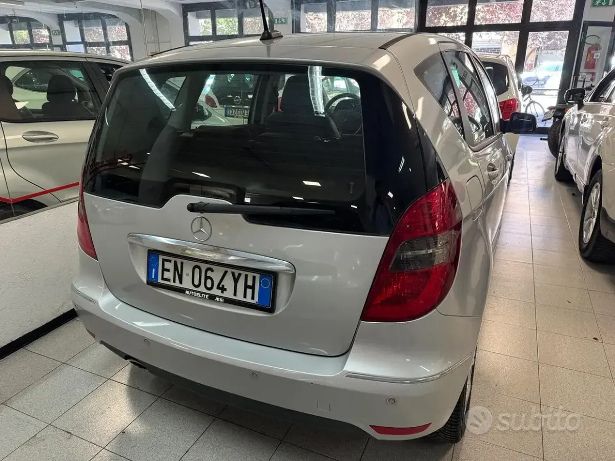 Usata Mercedes A150 Executive 95 CV (69 kW) 2011 Grigio Utilitaria