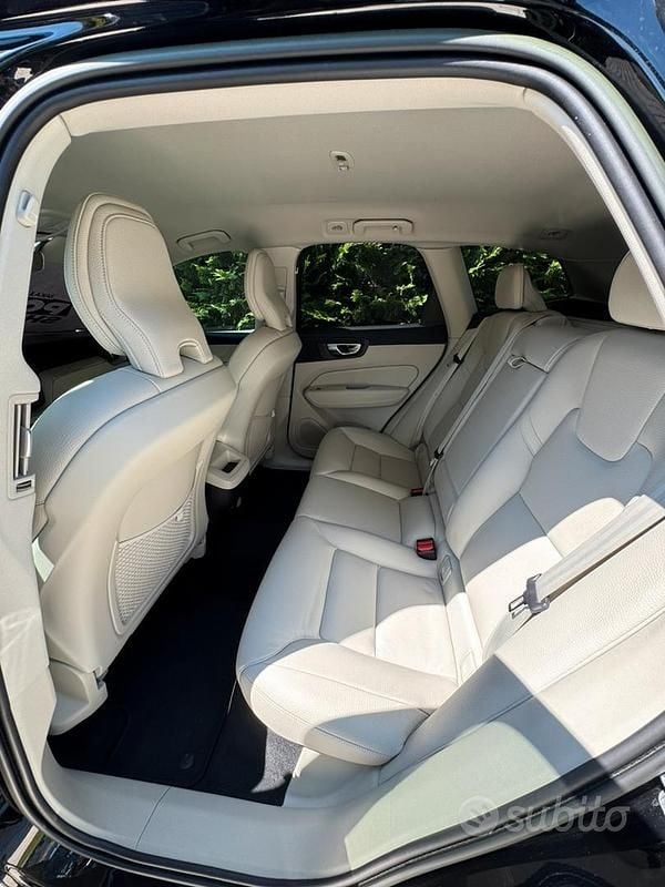 Usata Volvo XC60 Plus 197 CV (144 kW) 2022 Nero SUV