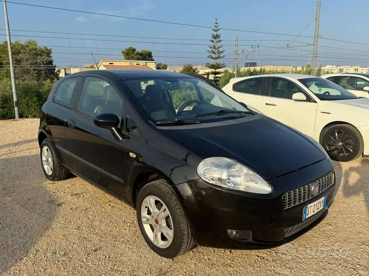 Usata Fiat Punto 69 CV (50 kW) 2012 Nero Utilitaria