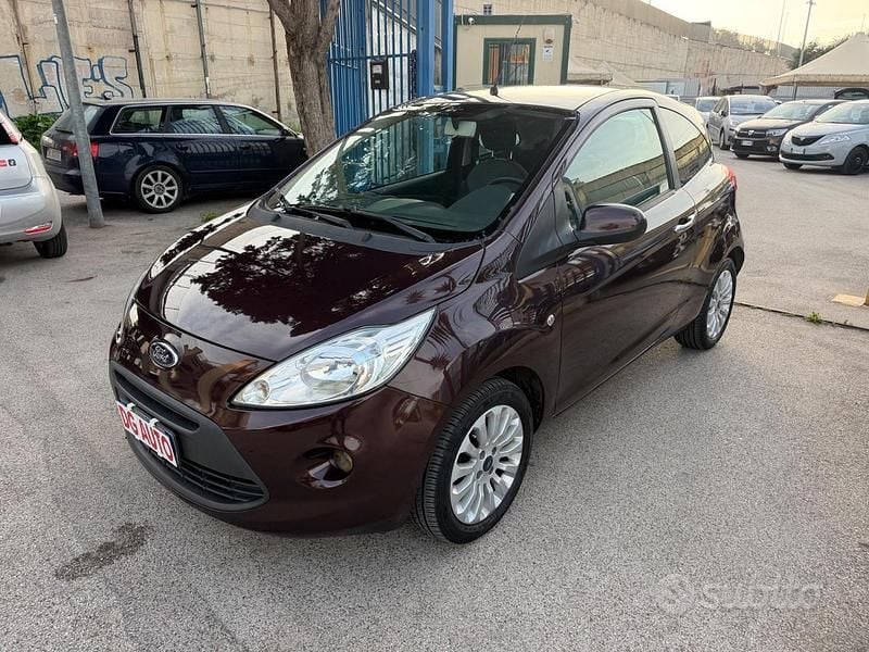 Usata Ford Ka Titanium 69 CV (50 kW) 2015 Rosso Berlina