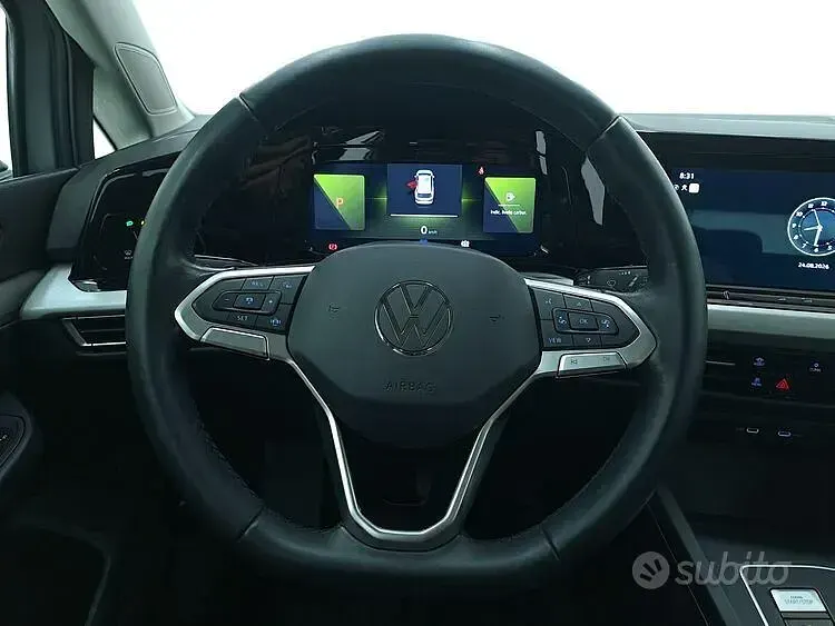 Usata VW Golf VIII Life 116 CV (85 kW) 2023 Grigio Station wagon