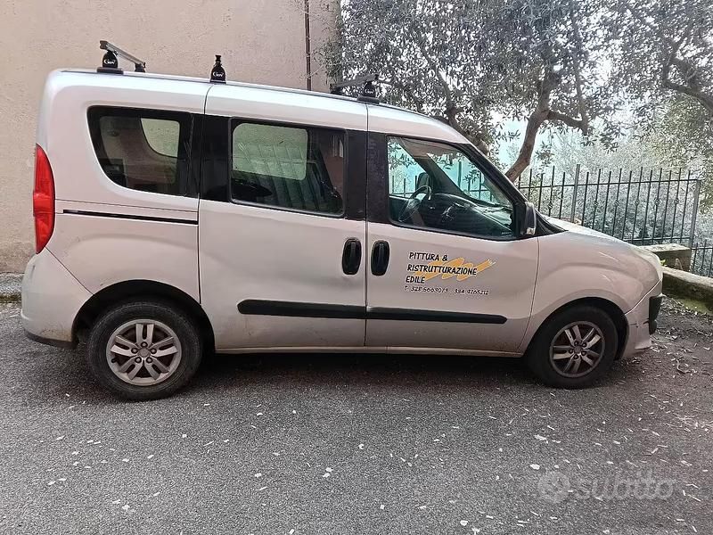 Begagnad Fiat Doblò 105 HK (77 kW) 2011 Grå Minibuss