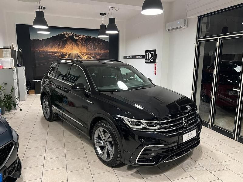 Usata VW Tiguan R-line 150 CV (110 kW) 2021 Nero SUV