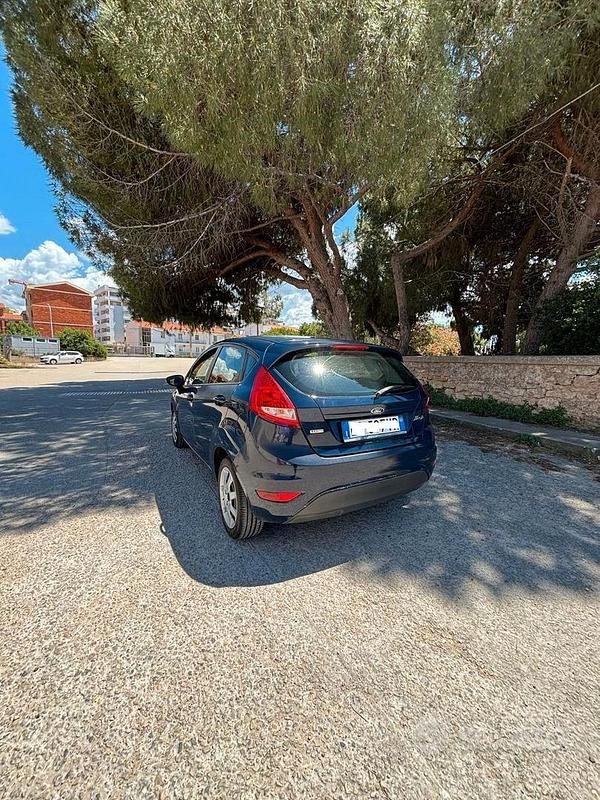 Usata Ford Fiesta 101 CV (74 kW) 2010 Blu Utilitaria