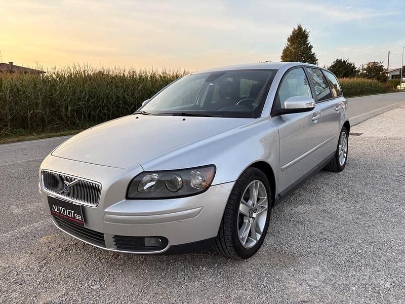 Usata Volvo V50 Momentum 179 CV (131 kW) 2006 Grigio Station wagon