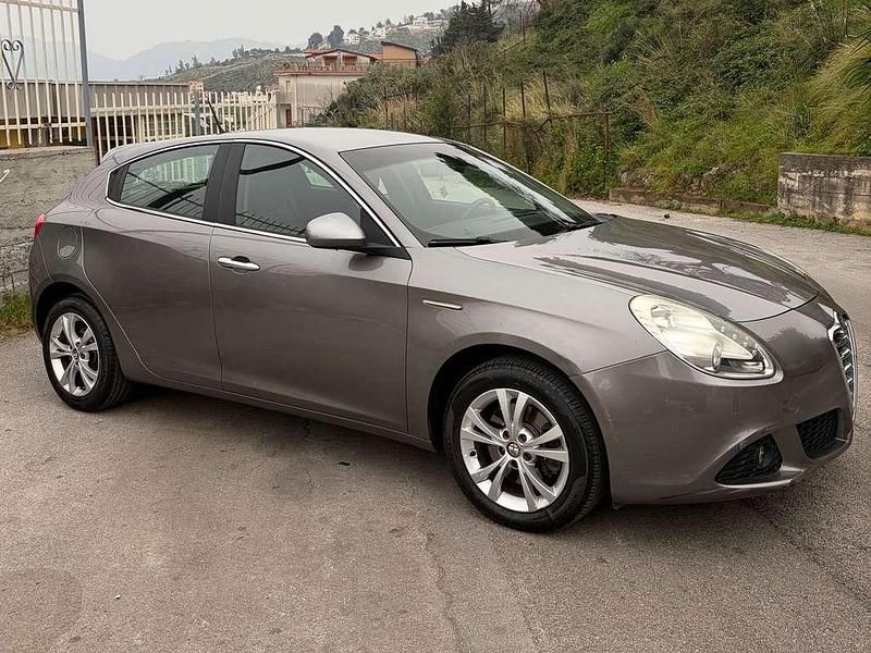 Usata Alfa Romeo Giulietta Exclusive 170 CV (125 kW) 2012 Grigio Utilitaria