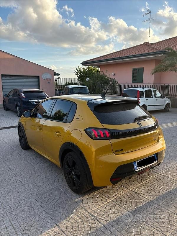 Usata Peugeot 208 GT 102 CV (75 kW) 2022 Giallo Utilitaria