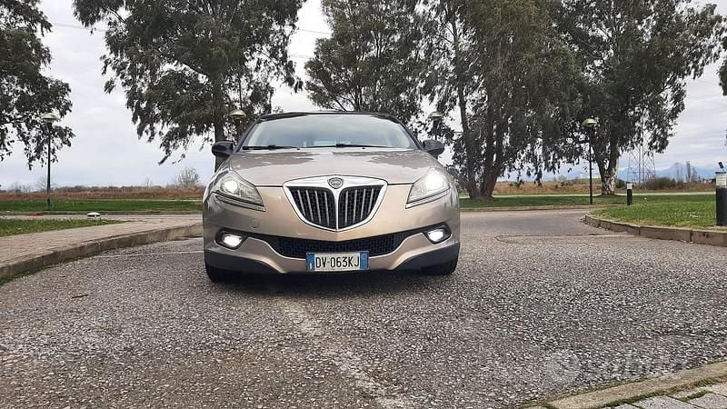 Usata Lancia Delta 150 CV (110 kW) 2009 Grigio Utilitaria