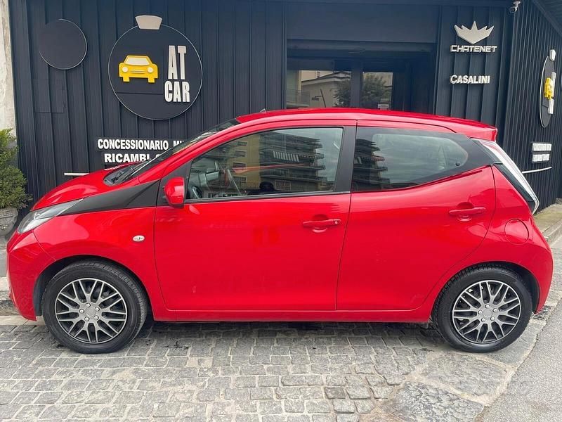 Usata Toyota Aygo Cool 69 CV (50 kW) 2016 Rosso Utilitaria